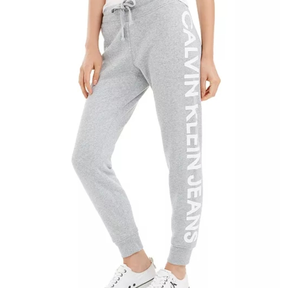 Calvin Klein - Picture 1 of 5